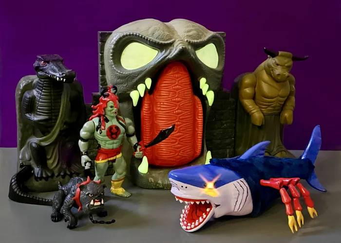 The custom Black Widow Shark displayed with a vintage LJN Mumm-Ra, Ma-Mutt and the Tomb Fortress playset