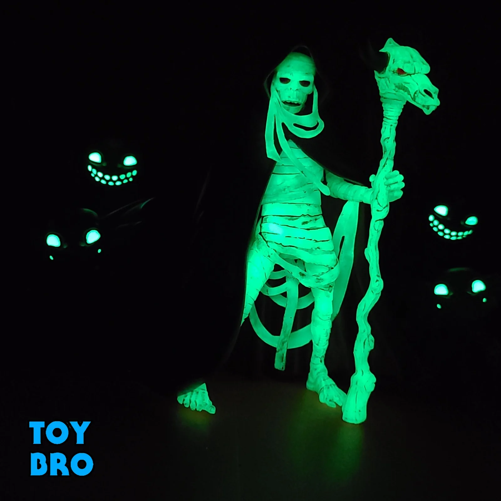 "Evil Glow" Mumm-Ra Ultimates! First Look with Toy Bro
