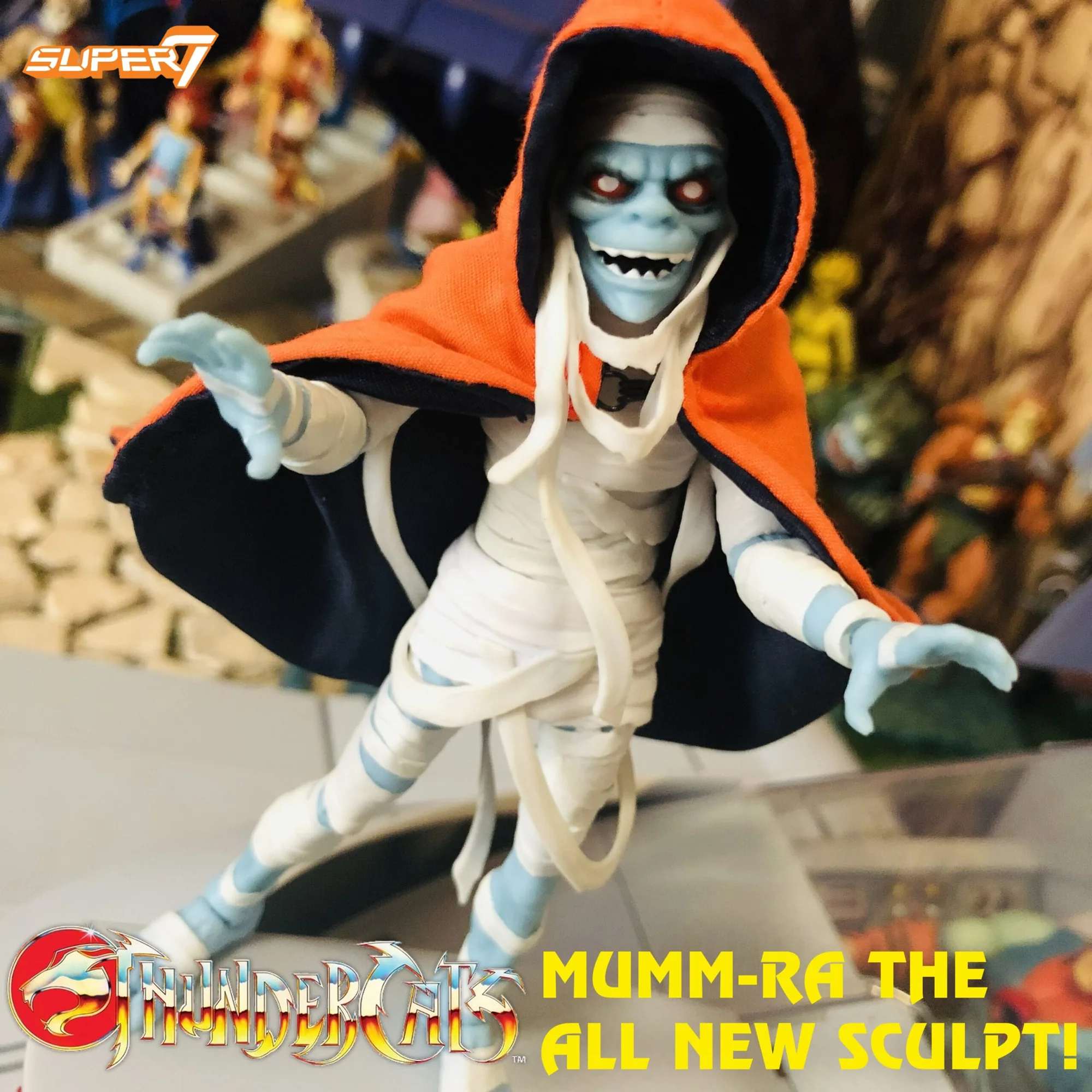 Mumm-Ra Old Man DELUXE standing on new closing legs