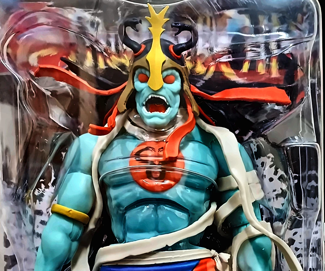 Close-up of the DX Deluxe Mumm-Ra The Ever-Living, from the top of the helmet to the belt