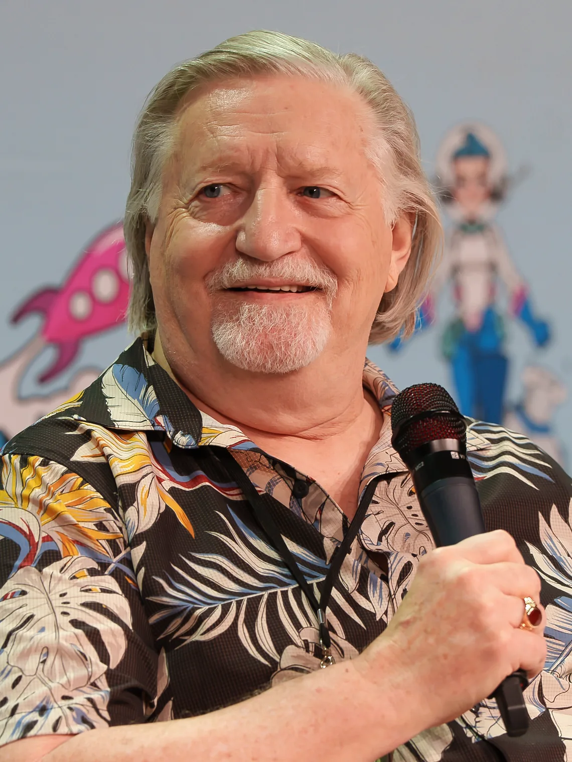 Larry Kenney takes a fan question on stage, GalaxyCon Raleigh 2024
